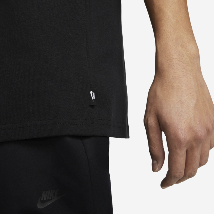 Nike Sportswear Premium Essentials Pocket T-Shirt 2